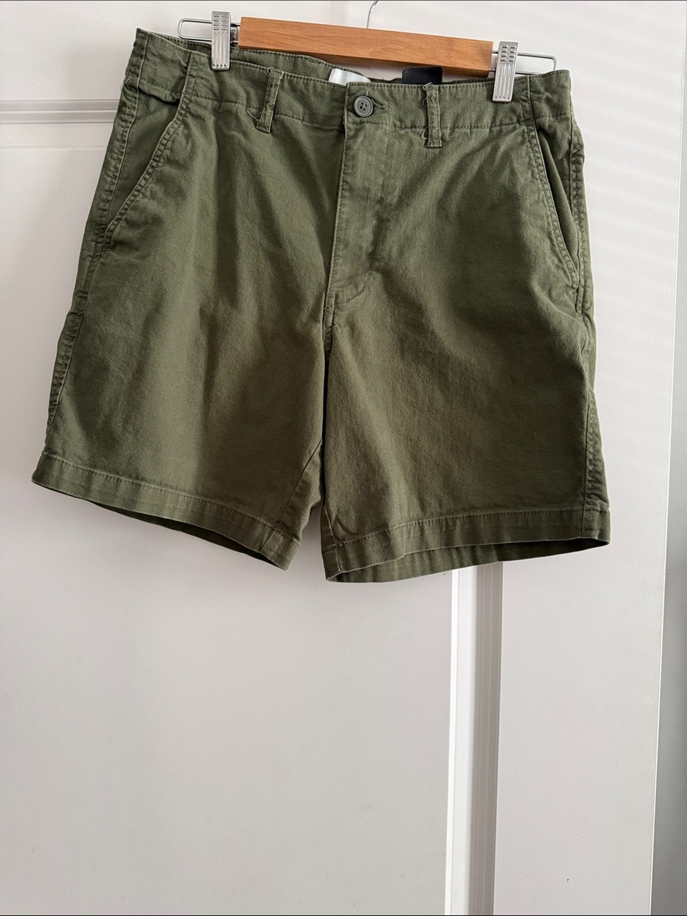 H&M Olive Utility Flat-Front Men's Shorts